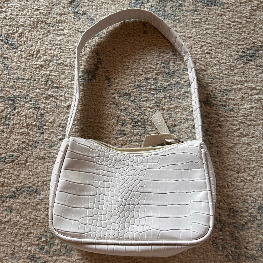 Elegant White Crocodile-Embossed Women's Bag